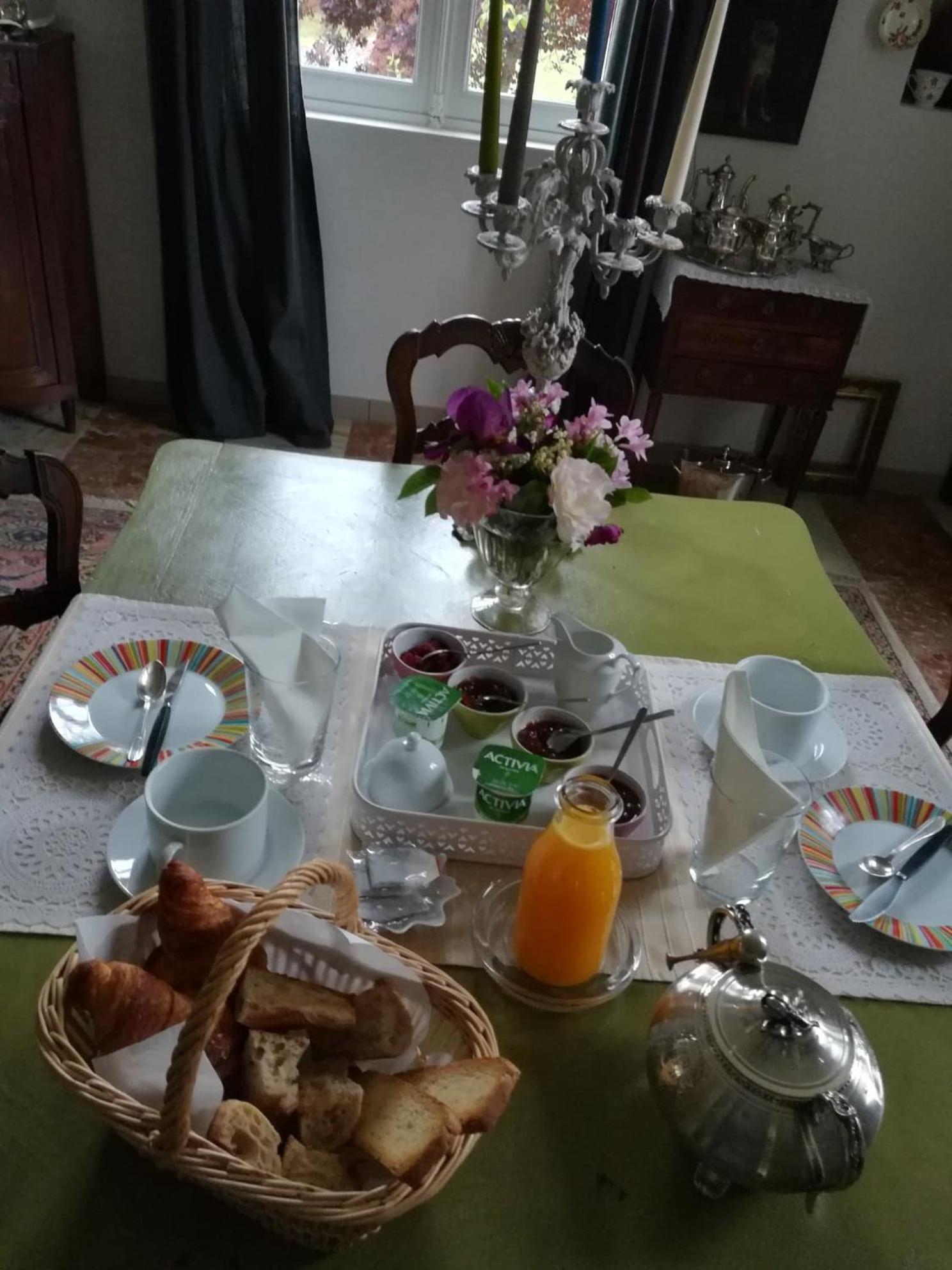 Castel La Bergerie Bed & Breakfast Laglorieuse Exterior photo